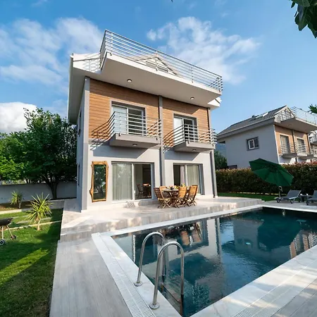 Lidya 3 Bedroom Close To Oeluedeniz * Fethiye