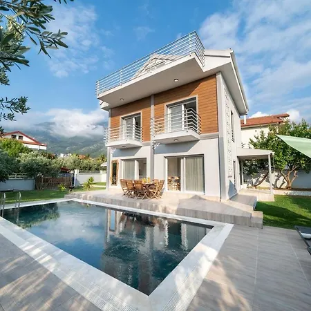 Lidya 3 Bedroom Close To Oeluedeniz ヴィラ フェティエ
